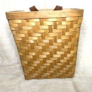 Decocrated Hanging Woven Basket-NWT
